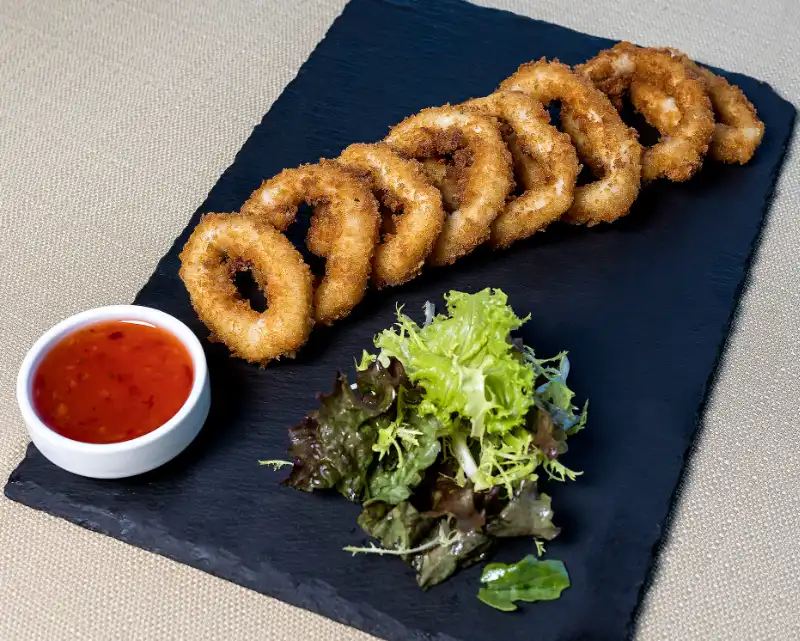 Onion Rings - 6 crispy, deep fried breaded onion rings.